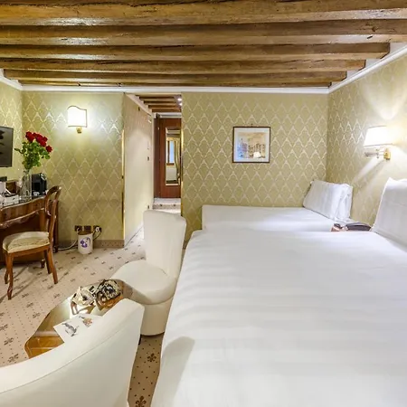 Отель Colombina 4*
